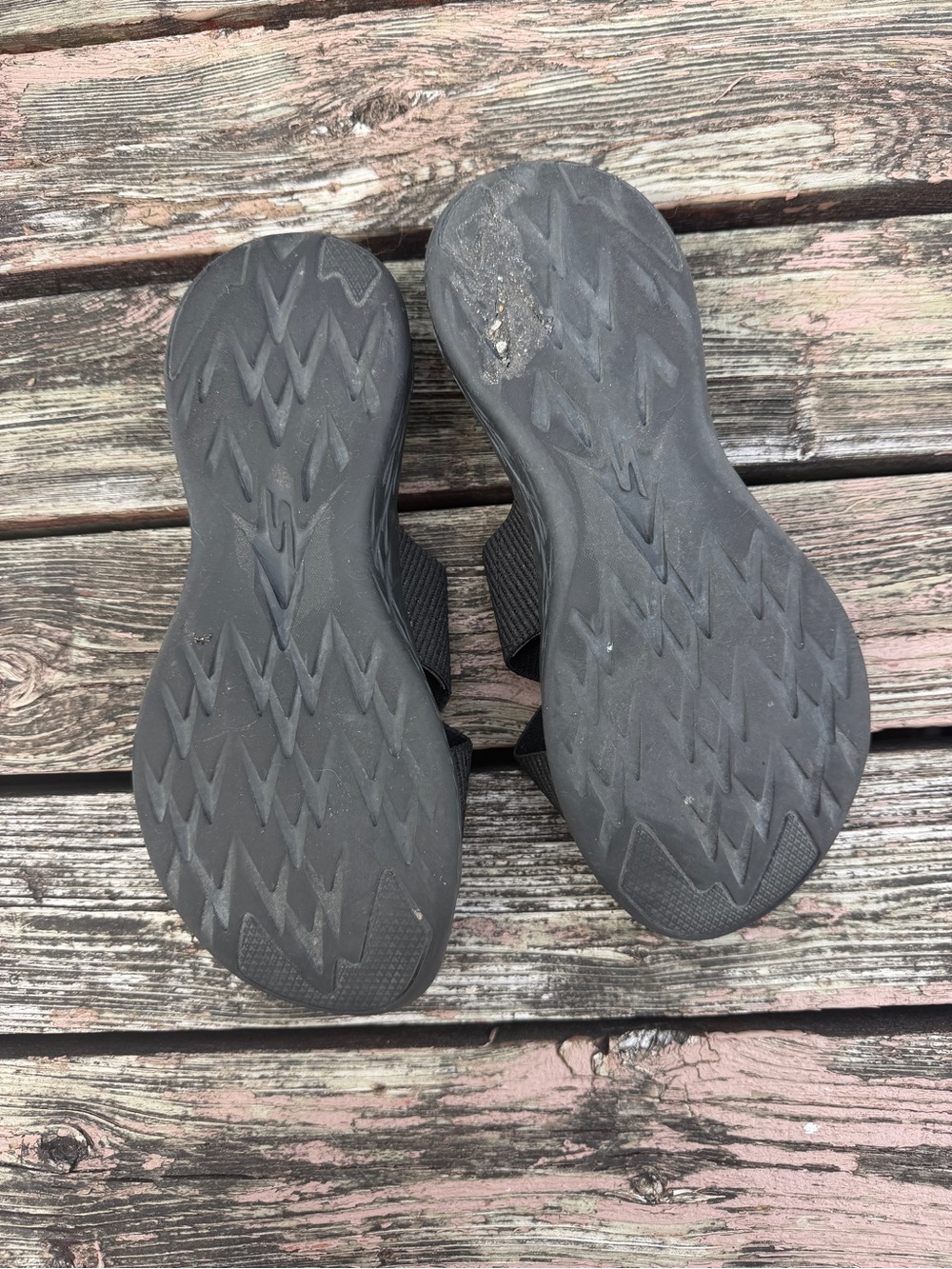 Skechers Women’s Black Crisscross Elastic Slide Sandals - Picture 3 of 3